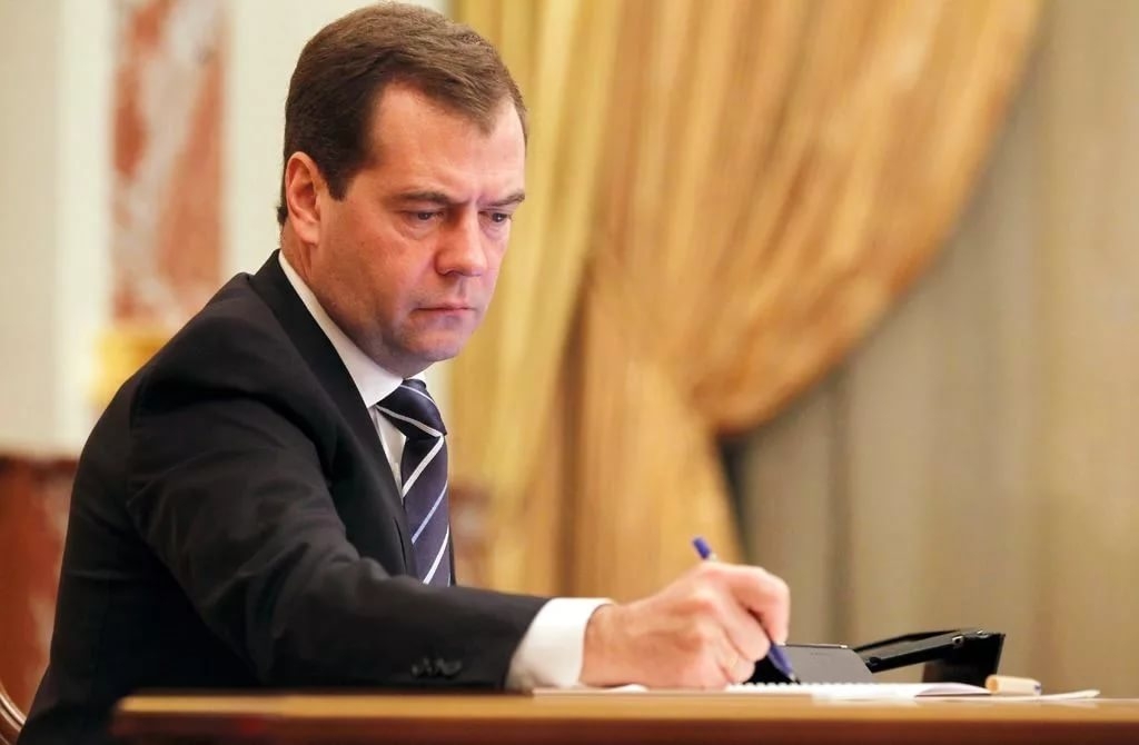 Премьер-министр Дмитрий Медведев сообщил, что «разделяет идеологию» централизованно закупать препараты от всех орфанных заболеваний.
