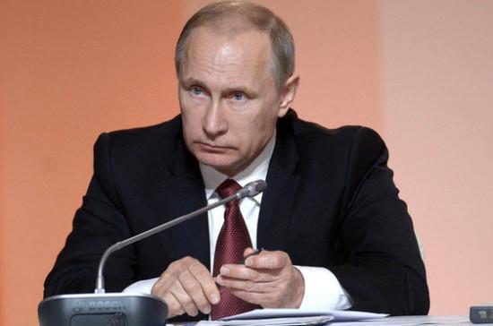 Путин поручил скорректировать отраслевые программы импортозамещения