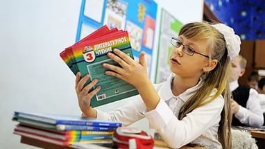 Школы России тратятся на закупку «скоропортящихся» учебников