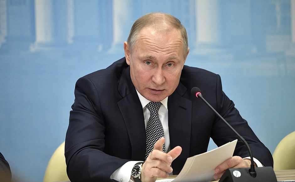 Путин подписал закон о праве научных организаций на закупки у единственного поставщика на сумму до 400 тыс. рублей