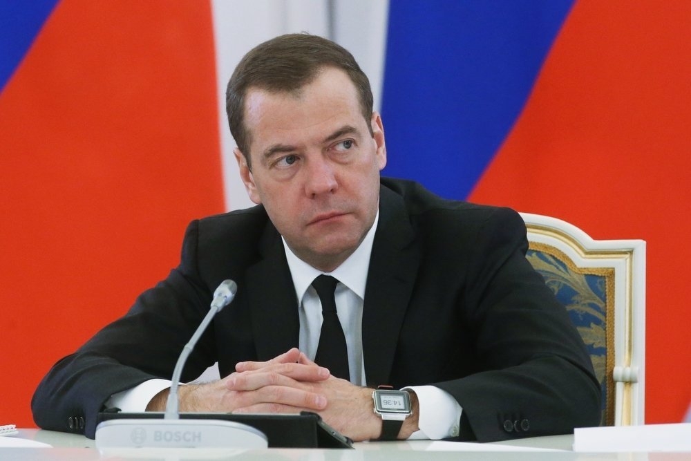 Медведев подписал постановление об ограничении лизинга импортной спецтехники