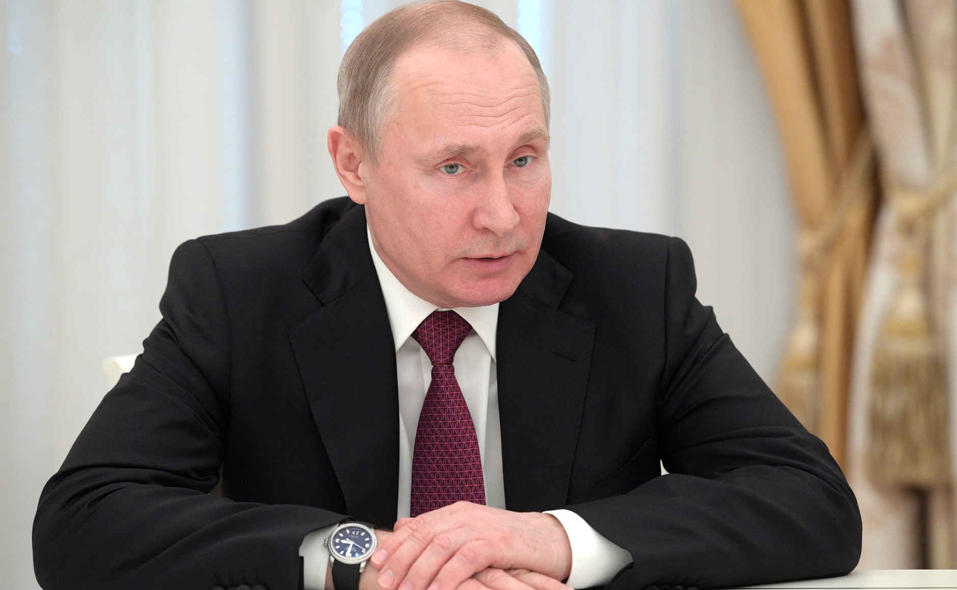 Путин требует усилить контроль за закупками для нацпроектов, чтобы в конкурсах не побеждали 