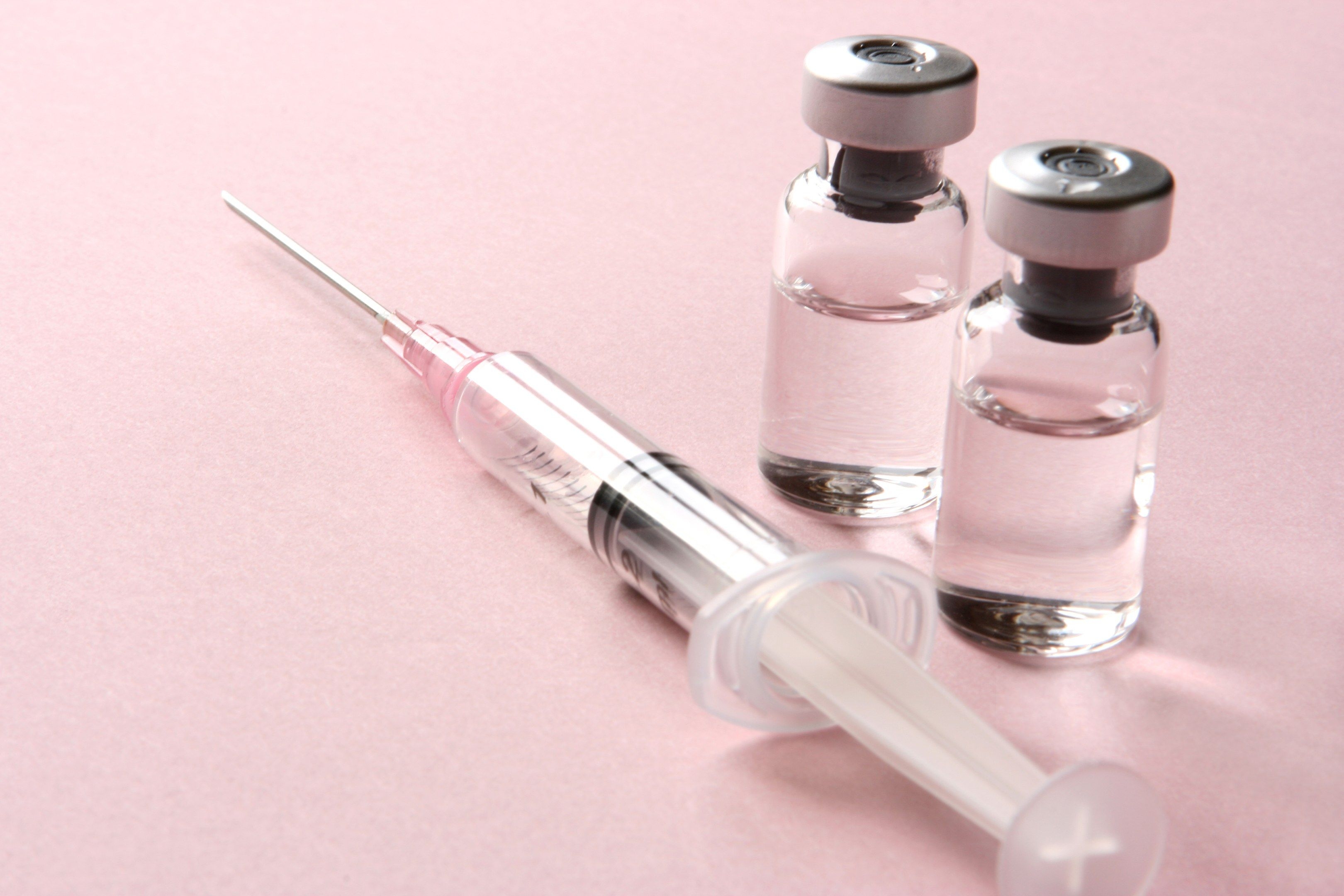 Минздрав объявил аукционы на вакцины,единственным поставщиком которых ранее была 