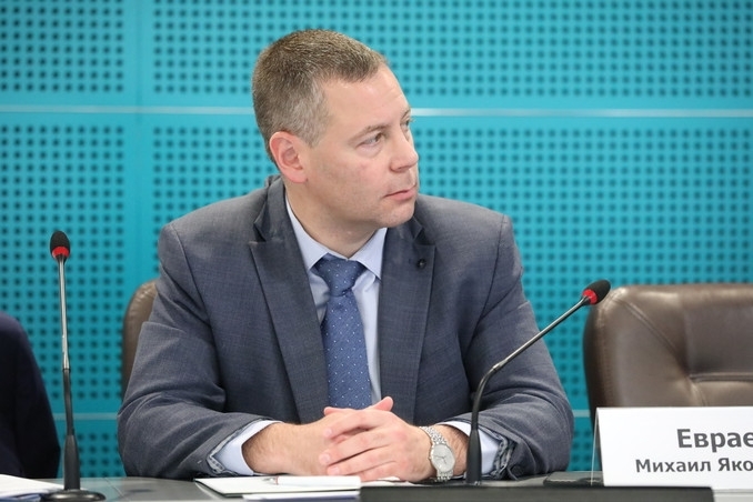 Заместитель руководителя ФАС России Михаил Евраев ответил на вопросы из социальных сетей о законодательстве о закупках