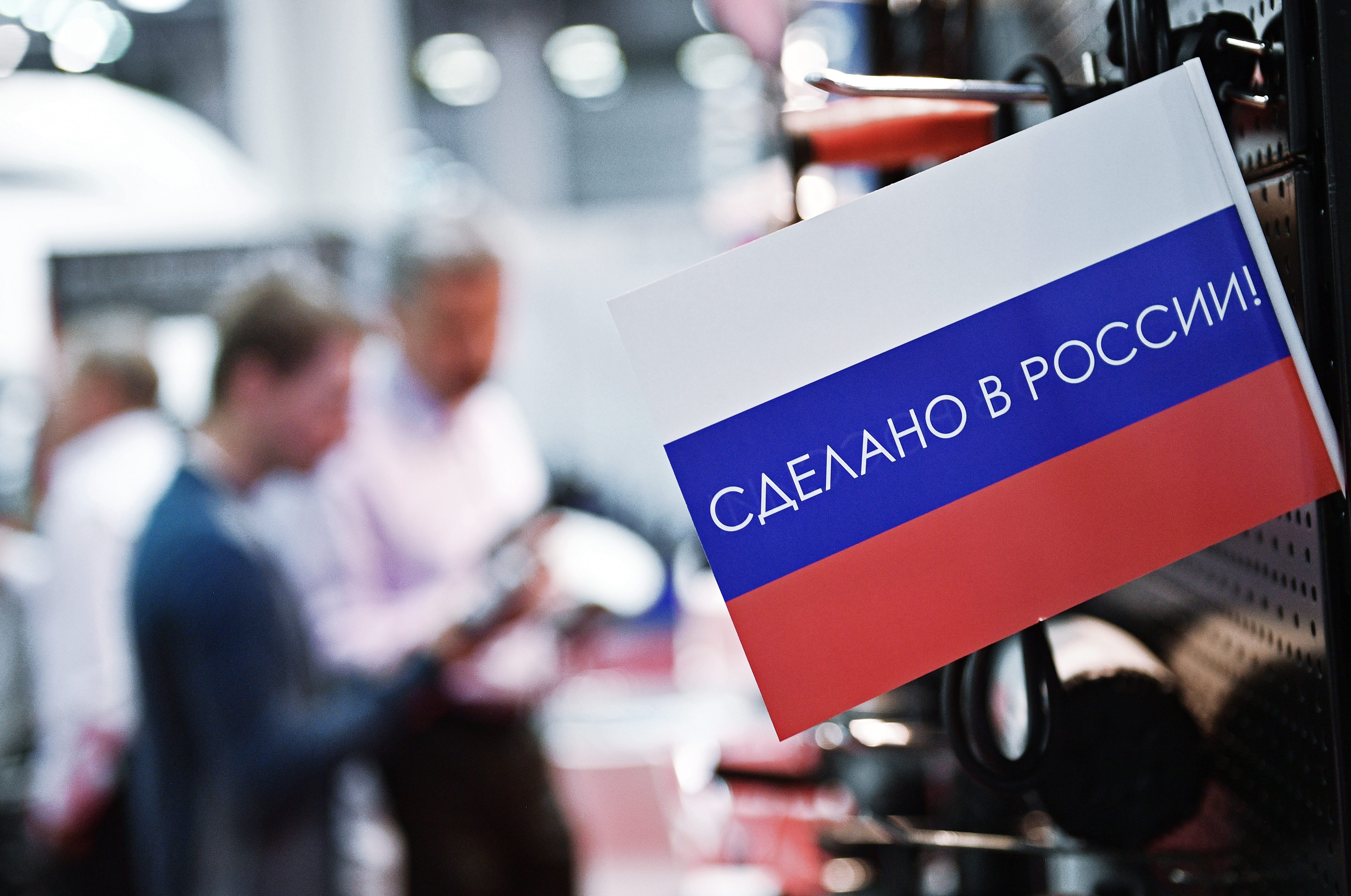 Сенаторы предложили механизм обязательной закупки российских товаров